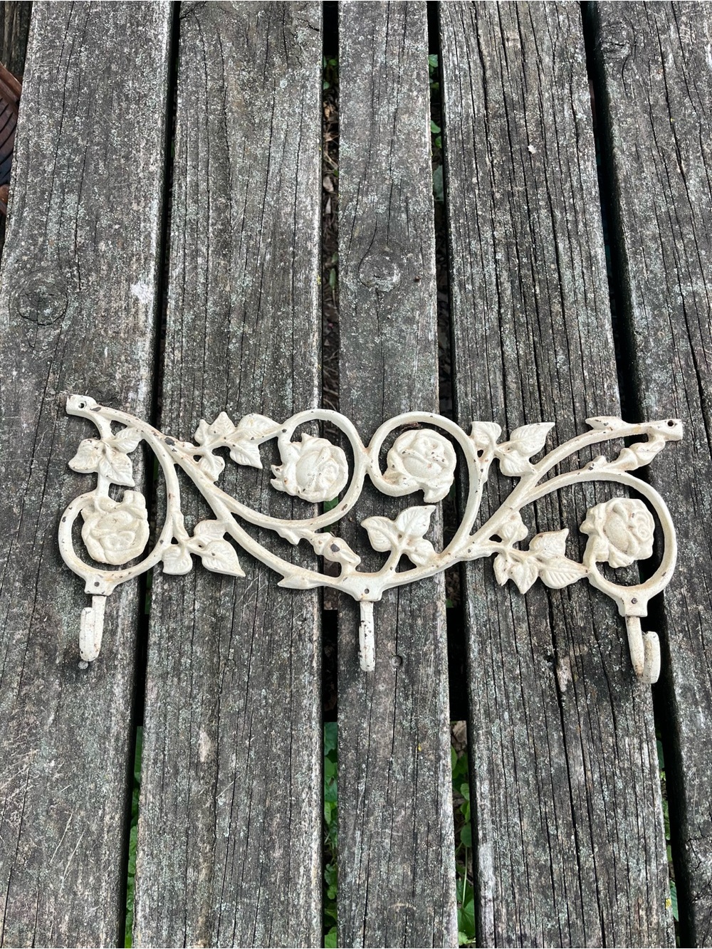 Vtg Cast Iron Wall Hook Rack 20 1/2” x 8 1/2” Shabby Rustic Farmhouse Floral